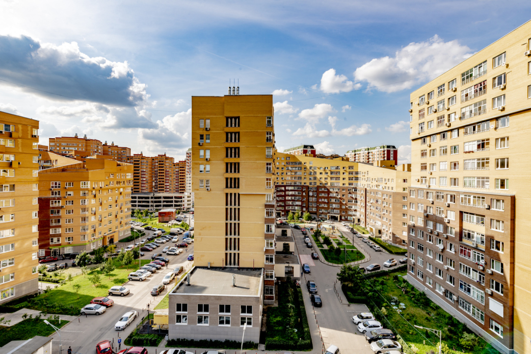 Two Worlds of Residents: Car Owners Look at Shared Urban Courtyards Differently from Pedestrians